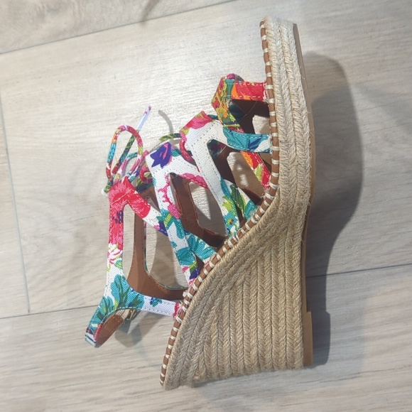 Sugar floral wedge lace up sandals. Size 8.5 Multicolor. Never worn - Picture 3 of 5